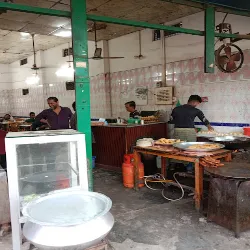 নিউ যমুনা হোটেল এন্ড রেস্তোরা